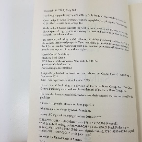 In Pieces Sally Field Book Soft cover - Picture 7 of 8